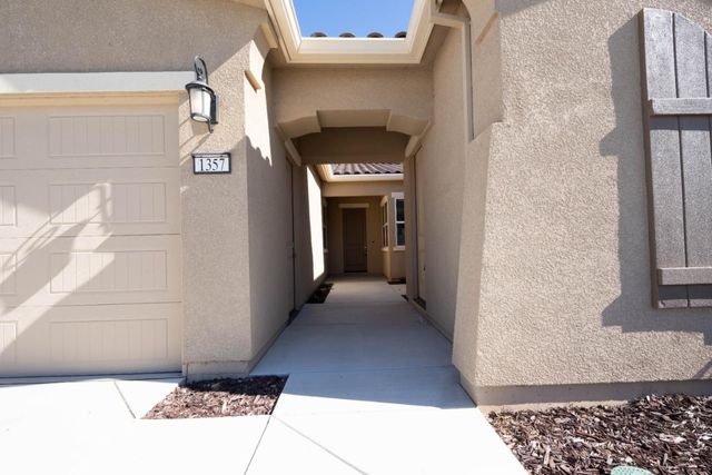1357 Sunridge Drive, Hollister, CA 95023