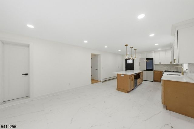 68 Port Reading Ave, Woodbridge Twp., NJ 07095