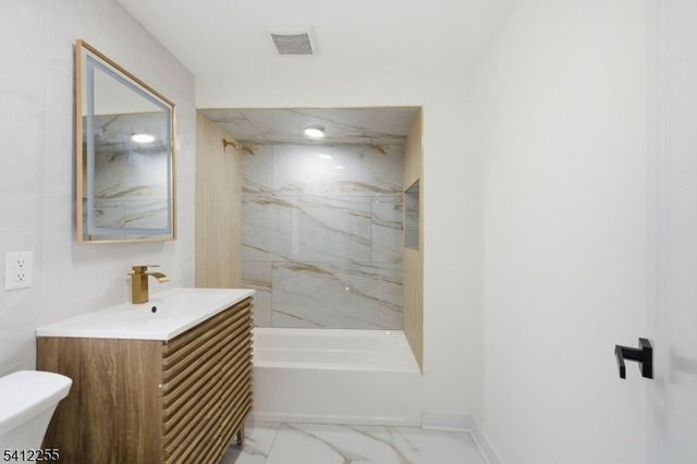 68 Port Reading Ave, Woodbridge Twp., NJ 07095