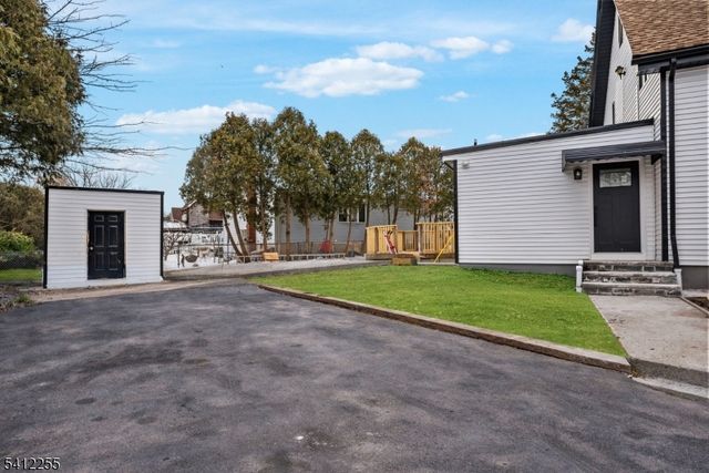 68 Port Reading Ave, Woodbridge Twp., NJ 07095