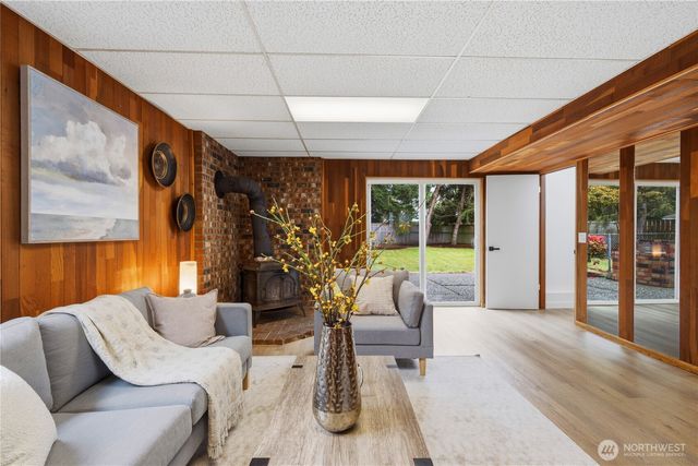 2208 Vashon Ave NE, Renton, WA 98059