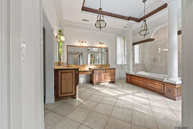 11646 N Oak Hills Pkwy, Baton Rouge, LA 70810