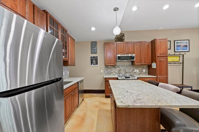 11646 N Oak Hills Pkwy, Baton Rouge, LA 70810