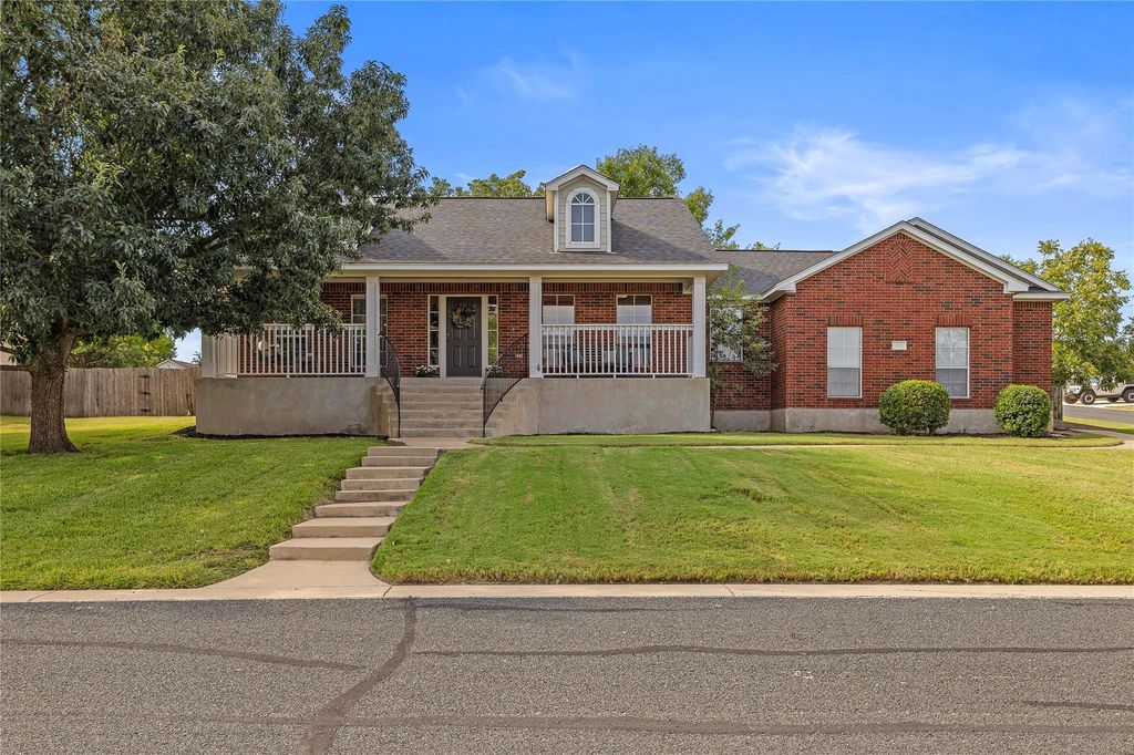 200 Blanco DR, Hutto, TX 78634