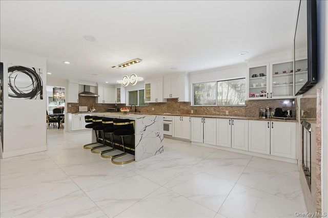 12 Red Brook Road, Great Neck, NY 11024