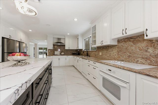 12 Red Brook Road, Great Neck, NY 11024