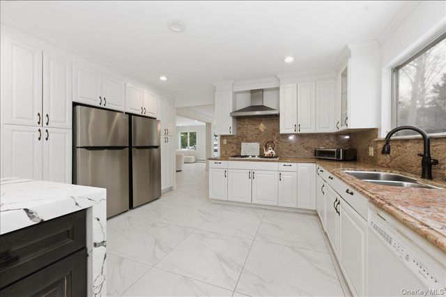 12 Red Brook Road, Great Neck, NY 11024