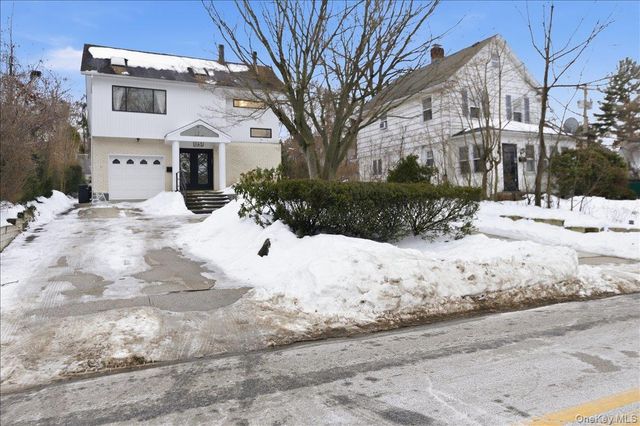 12 Red Brook Road, Great Neck, NY 11024