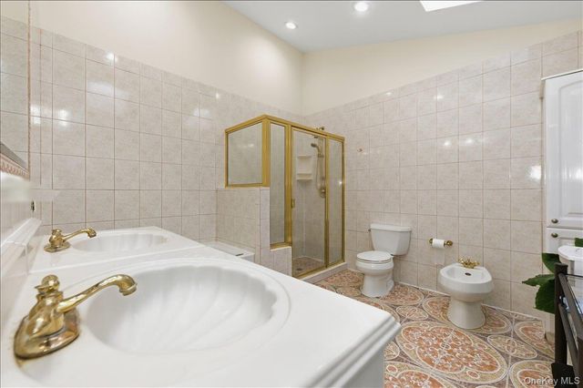 12 Red Brook Road, Great Neck, NY 11024