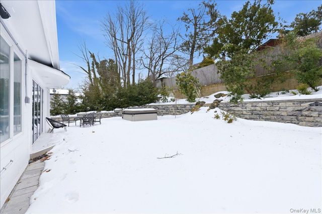 12 Red Brook Road, Great Neck, NY 11024