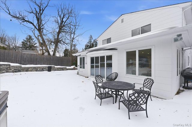 12 Red Brook Road, Great Neck, NY 11024