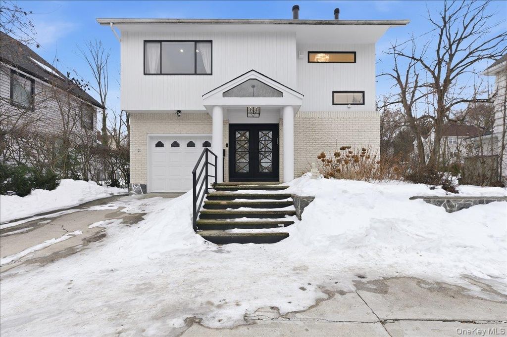 12 Red Brook Road, Great Neck, NY 11024