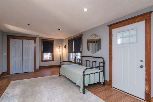17 Stuyvesant St, Springfield, MA 01104