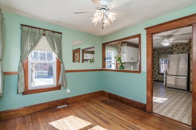 17 Stuyvesant St, Springfield, MA 01104