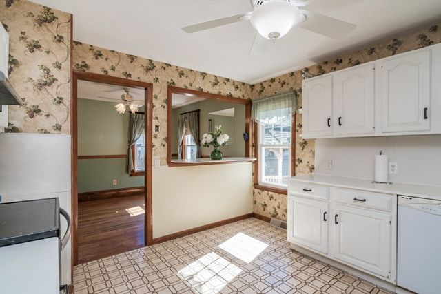 17 Stuyvesant St, Springfield, MA 01104