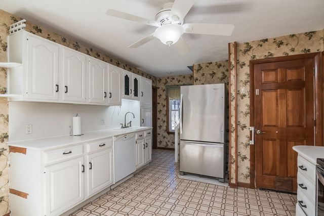 17 Stuyvesant St, Springfield, MA 01104