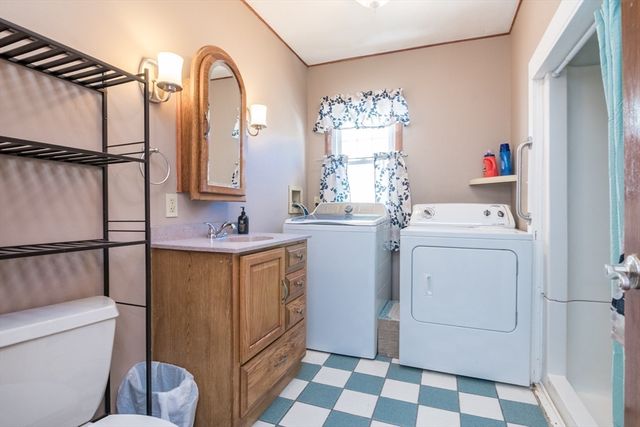 17 Stuyvesant St, Springfield, MA 01104