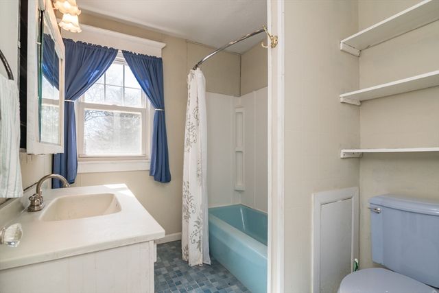 17 Stuyvesant St, Springfield, MA 01104