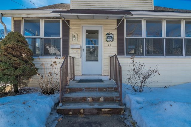 17 Stuyvesant St, Springfield, MA 01104