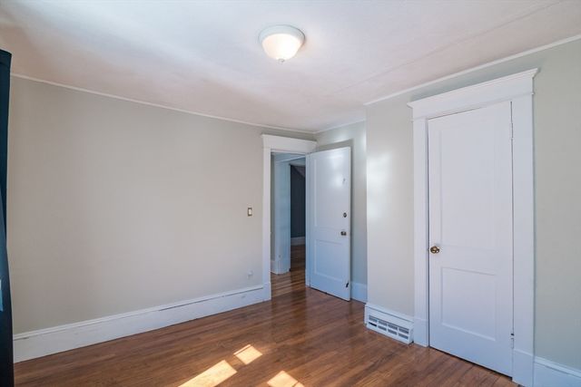 17 Stuyvesant St, Springfield, MA 01104