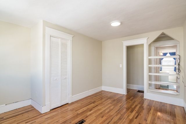 17 Stuyvesant St, Springfield, MA 01104
