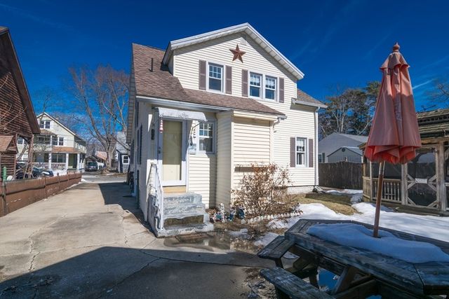 17 Stuyvesant St, Springfield, MA 01104