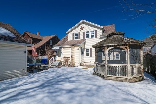 17 Stuyvesant St, Springfield, MA 01104