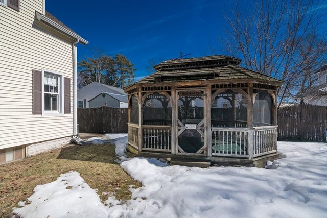 17 Stuyvesant St, Springfield, MA 01104