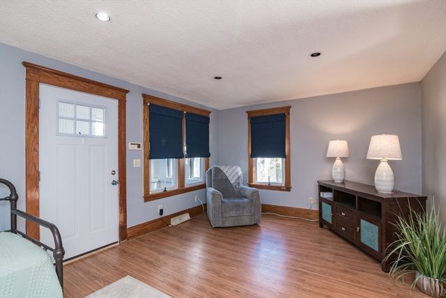 17 Stuyvesant St, Springfield, MA 01104