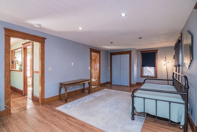 17 Stuyvesant St, Springfield, MA 01104