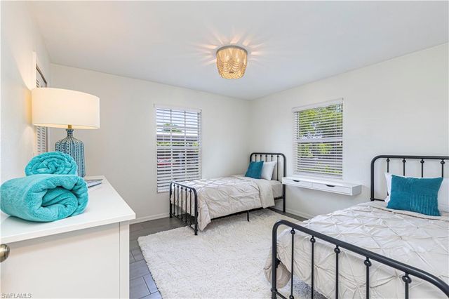 9600 Victoria LN 108, Naples, FL 34109