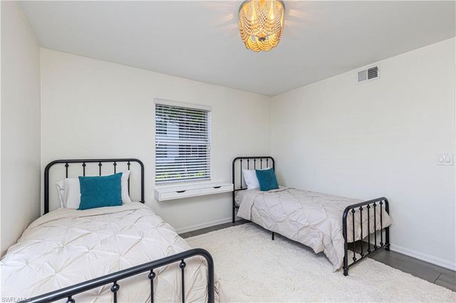 9600 Victoria LN 108, Naples, FL 34109