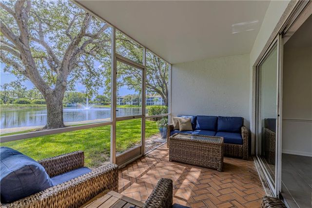 9600 Victoria LN 108, Naples, FL 34109