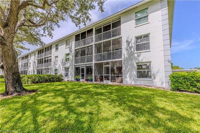 9600 Victoria LN 108, Naples, FL 34109
