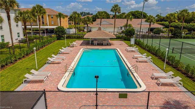 9600 Victoria LN 108, Naples, FL 34109