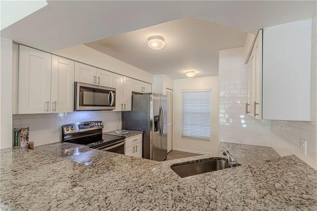 9600 Victoria LN 108, Naples, FL 34109
