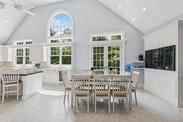 3 The Brae, Woodbury, NY 11797