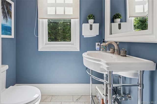 3 The Brae, Woodbury, NY 11797