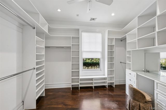 3 The Brae, Woodbury, NY 11797