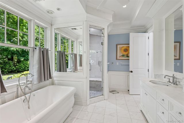 3 The Brae, Woodbury, NY 11797