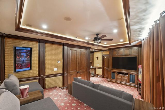 3 The Brae, Woodbury, NY 11797