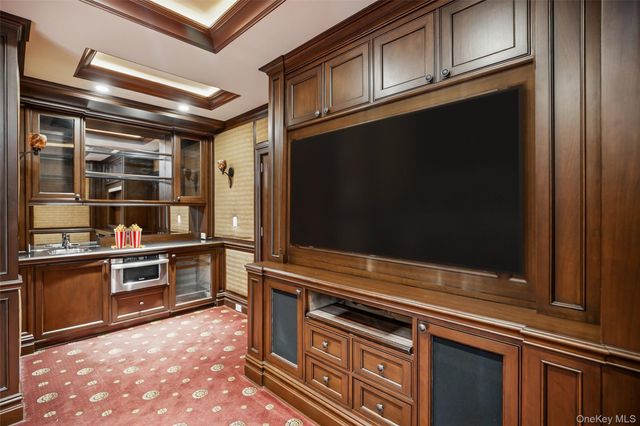 3 The Brae, Woodbury, NY 11797