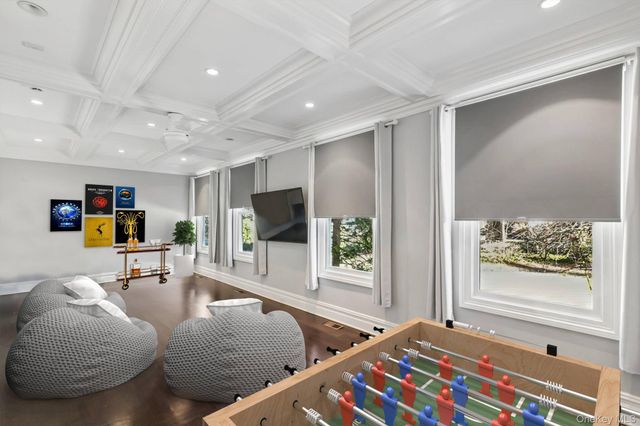 3 The Brae, Woodbury, NY 11797