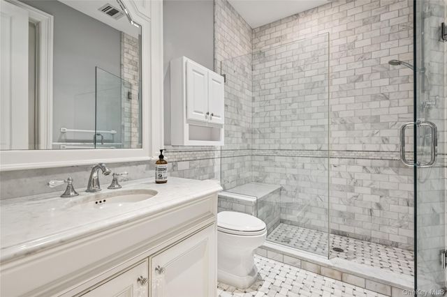 3 The Brae, Woodbury, NY 11797