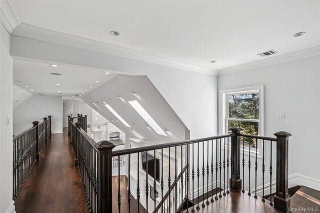 3 The Brae, Woodbury, NY 11797