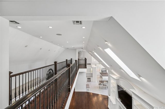 3 The Brae, Woodbury, NY 11797