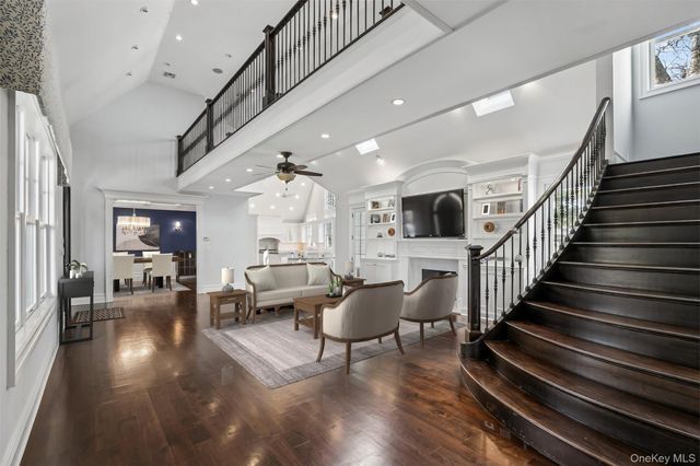 3 The Brae, Woodbury, NY 11797