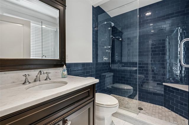 3 The Brae, Woodbury, NY 11797