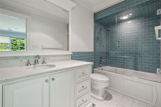 3 The Brae, Woodbury, NY 11797