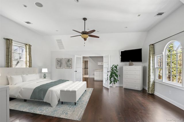 3 The Brae, Woodbury, NY 11797